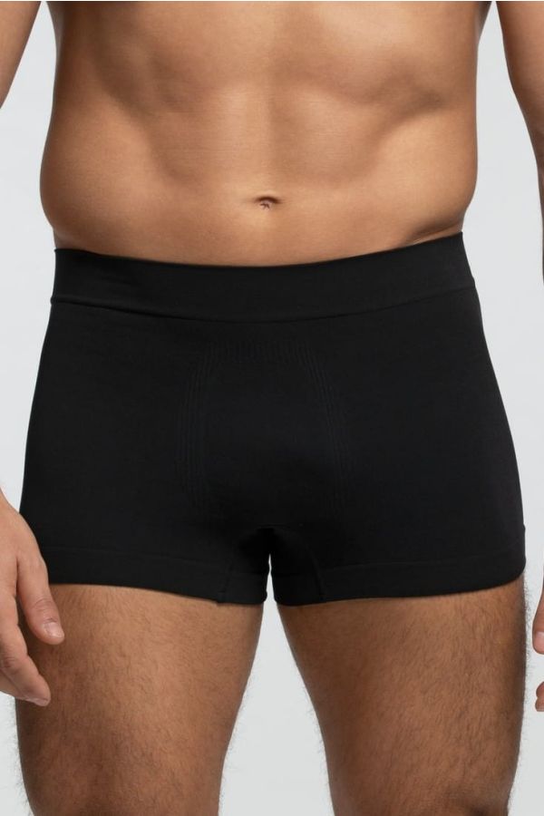 BOXER.U.SEAMLESS MAN BOXER IN SOFT MICROFIBER “PIQUET” WORKING WITH BREATHABLE ZONES AND BACTERIOSTATIC Q-SKIN® YARN IN THE ANATOMIC AREA