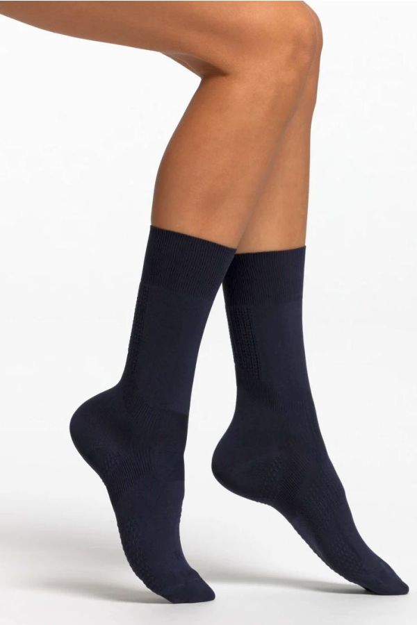 WOMAN LIGHT MICROFIBER SOCKS THAT HUG AND SUPPORT ANKLE WITH BREATHABLE INSOLE MASSAGING FOOT DUE TO KNITTED NON-SLIP PADS - CZ FUNZIONALE DONNA