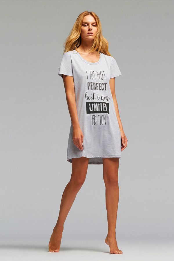 MAXI T-SHIRT AFRODITE ΓΥΝΑΙΚΕΙΟ ΒΑΜΒΑΚΕΡΟ KONTO ΝΥΧΤΙΚΟ T-SHIRT ΜΕ KONTO ΜΑΝΙΚΙ ΛΑΙΜΟΚΟΨΗ ΚΑΙ ΣΧΕΔΙ