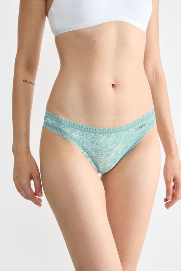 3-PACK ΓΥΝΑΙΚΕΙΟ ΣΛΙΠ STRING ΑΠΌ ΟΡΓΑΝΙΚΟ ΒΑΜΒΑΚΙ ΜΕ ΛΕΠΤΟΜΕΡΕΙΕΣ ΔΑΝΤΕΛΑΣ-SLOGGI GO CRUSH STRING